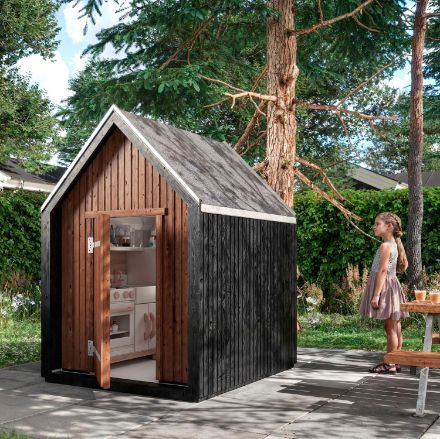 Plus Classic Spielhaus 144 x 124 cm - Holz unbehandelt mit Türe, Fenster, Dachpappe und Aluleisten Plus Classic Spielhaus 144 x 124 cm - Holz unbehandelt mit Türe, Fenster, Dachpappe und Aluleisten
