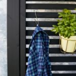 Plus Tokyo Sichtschutz-Zaun schwarz 83 x 180 cm Aufbau Garderobe