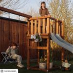 Plus Spielturm mit Schaukel und grauschwarzer Rutsche 375 x 375 x 194 cm PEFC