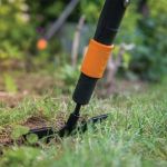 Fiskars Quikfit Rasenkantenstecher 136526 im Einsatz