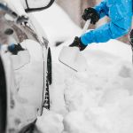 Fiskars SnowXpert Auto Schneeschaufel 143072 im einsatz