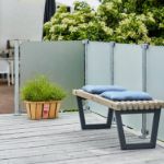 Plus Stahlpfosten verzinkt mit Fuss 4,5 x 4,5 x 95 cm auf der terrasse
