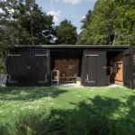Plus Gartengebäude Nordic Multihaus zwei Doppeltore aussen 635 x 218 cm komplett mit Dachpappe und Aluleisten schöne Scheune für Gartenbau, Landbau , Hof und Freizeitanlage