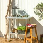 Rechteckiger Gärtnertisch oder Grilltisch aus verzinktem Stahl als kreativen Arbeitsplatz oder Deko-Element im Garten / Terrasse / Hof
